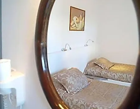Tataki Hotel Fira (Santorini)