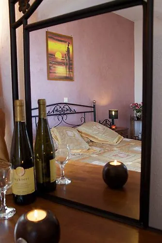 Tataki Fira (Santorini)