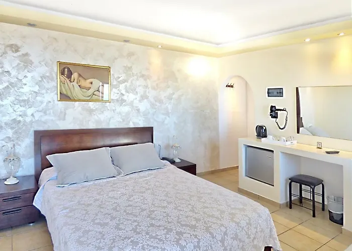 Tataki Fira (Santorini)