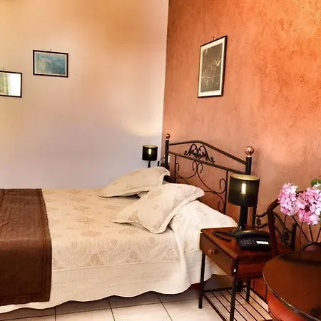 Tataki 2* Fira (Santorini)